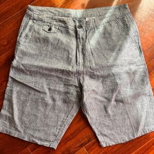 Aqua Men’s Gray Pinstripe Flat-Front Shorts